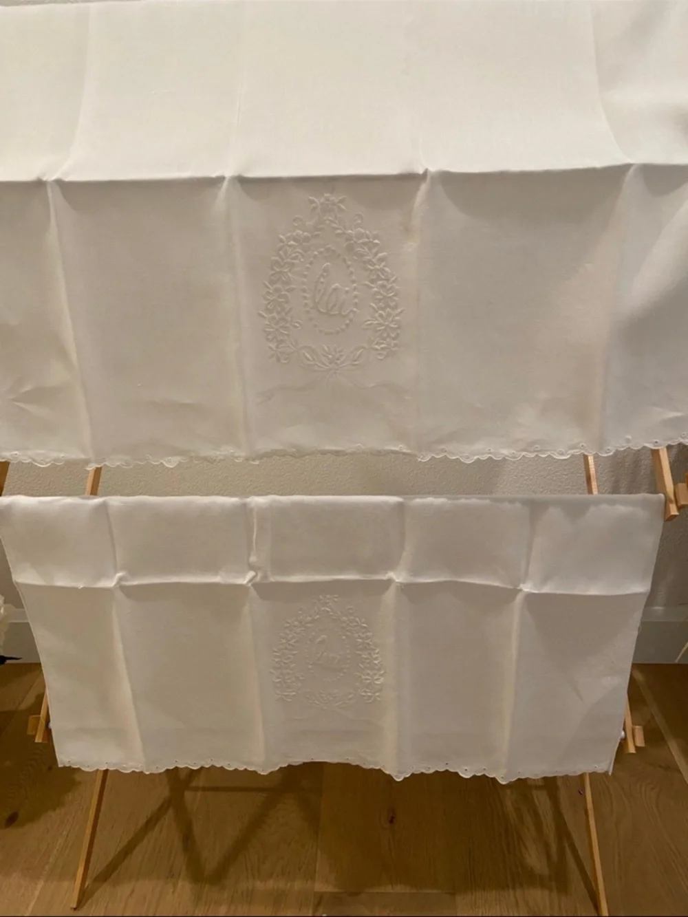 Gorgeous Vintage White Embroidered Bath Towels Set - in italian ‘his&hers’